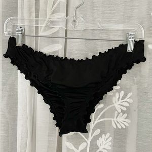 Ruffle bikini bottoms 🐧
